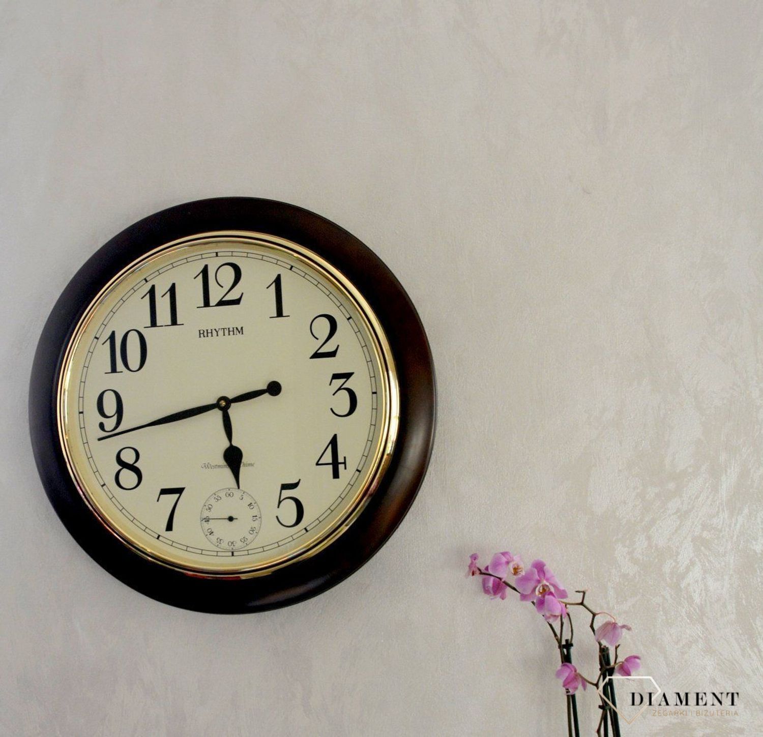 Zegar ścienny drewniany Rhythm melodie, kurant CMH755NR06 🕰 Zegar ścienny do salonu w okrągłej drewnianej obudowie w kolorze orzecha.  (9).JPG
