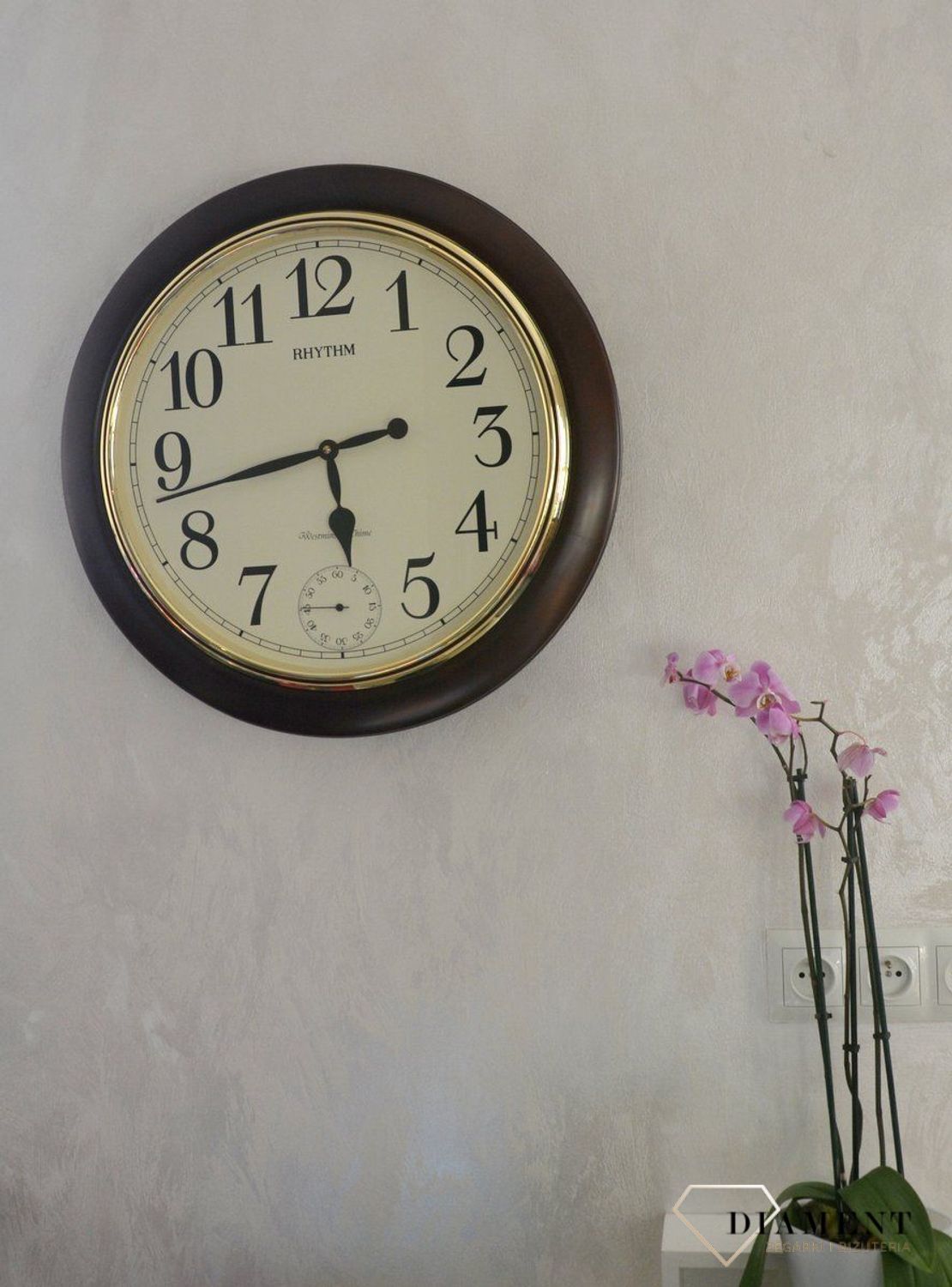 Zegar ścienny drewniany Rhythm melodie, kurant CMH755NR06 🕰 Zegar ścienny do salonu w okrągłej drewnianej obudowie w kolorze orzecha.  (9).JPG