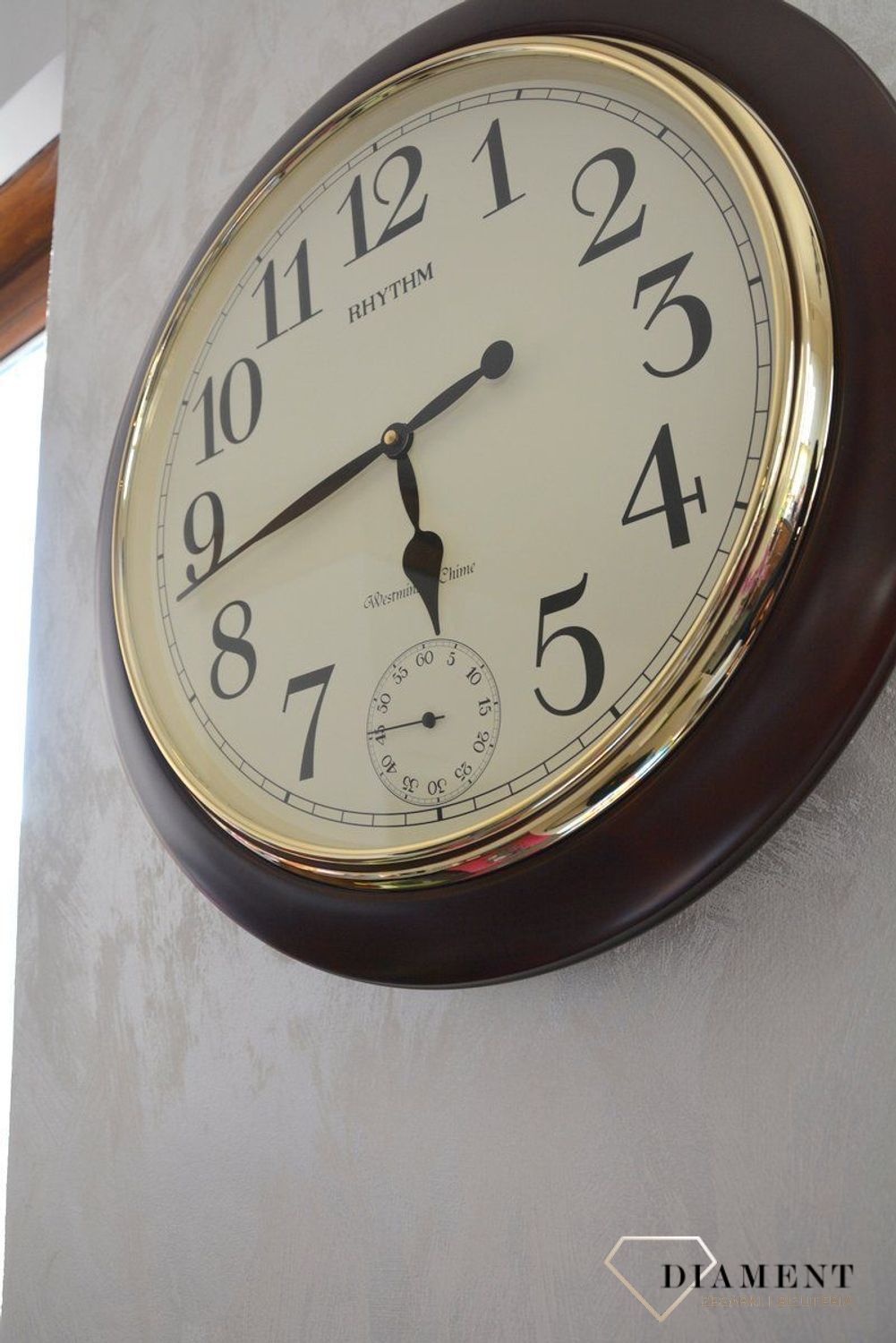Zegar ścienny drewniany Rhythm melodie, kurant CMH755NR06 🕰 Zegar ścienny do salonu w okrągłej drewnianej obudowie w kolorze orzecha.  (9).JPG