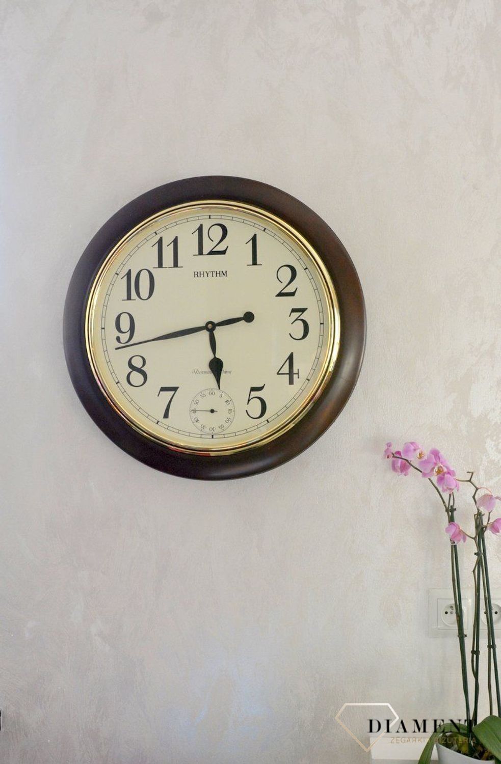 Zegar ścienny drewniany Rhythm melodie, kurant CMH755NR06 🕰 Zegar ścienny do salonu w okrągłej drewnianej obudowie w kolorze orzecha.  (9).JPG