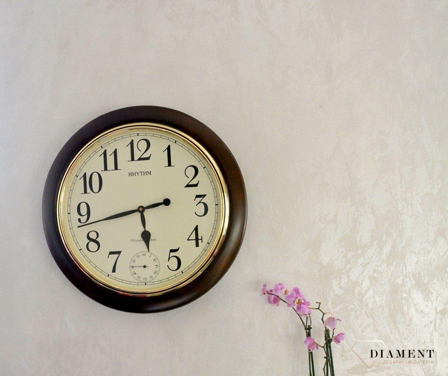 Zegar ścienny drewniany Rhythm melodie, kurant CMH755NR06 🕰 Zegar ścienny do salonu w okrągłej drewnianej obudowie w kolorze orzecha.  (9).JPG