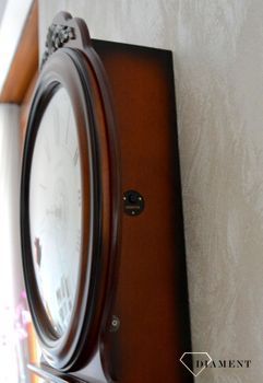 Zegar ścienny drewniany Rhythm zdobiony z wahadłem CMJ380CR06 🕰 Zegar ścienny wykonany z wysokiej jakości drewna w kolorze orzecha (8).JPG