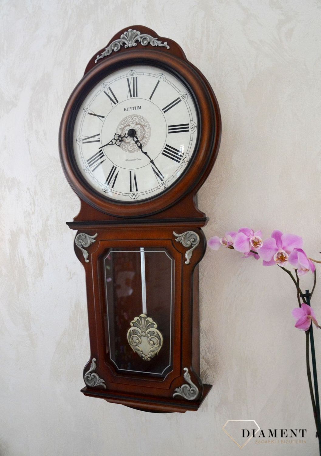 Zegar ścienny Rhythm drewniany zdobiony z wahadłem CMJ380CR06.jpg