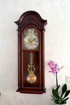 Zegar ścienny drewniany z wahadłem Rhythm CMJ578NR06. Zegar z japońskim mechanizmem. Drewniane zegary z duszą na ścianę (10).JPG