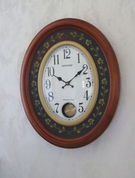 Zegar ścienny drewniany z wahadłem Rhythm CMJ580NR06 (4).JPG