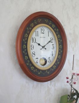 Zegar ścienny drewniany z wahadłem Rhythm CMJ580NR06 (8).JPG