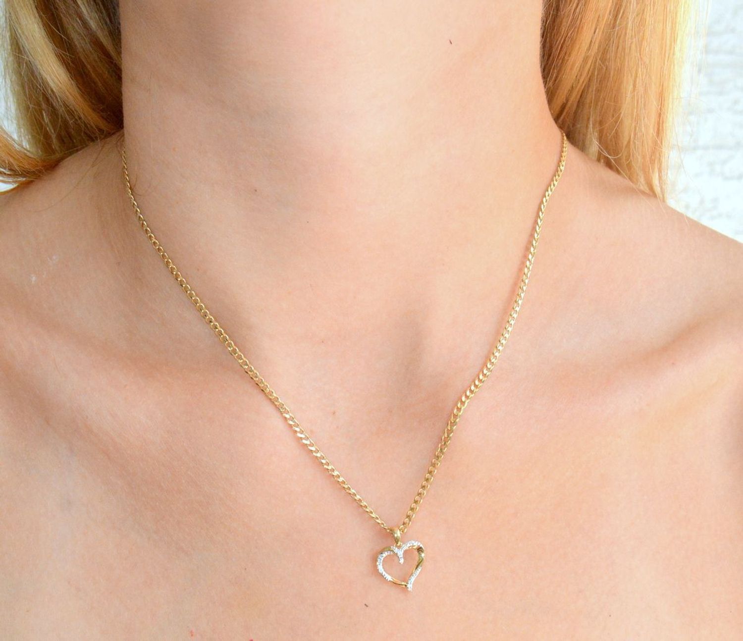 Zawieszka złota Kontur serduszka z 19 Diamentami 585 CP4740Y.jpg