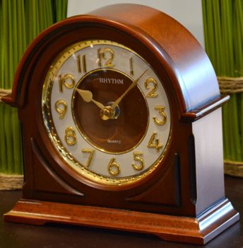 Zegar kominkowy drewniany Rhythm CRG109NR06 to drewniany zegar na kominek idealny również na biurko (3).JPG