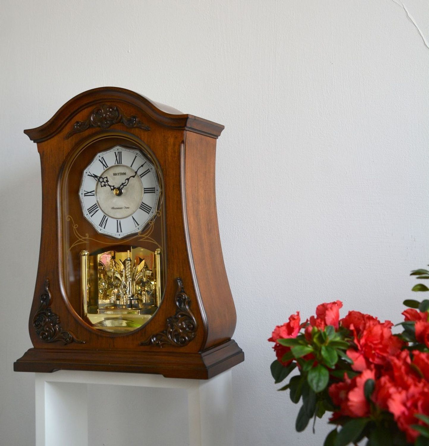 Zegar drewniany kominkowy Rhythm CRH165NR06. Zegar kominkowy w wytrzymalej drewnianej obudowie. Zegar kominkowy w kolorze orzecha. ✓Zegary kominkowe  (7).JPG