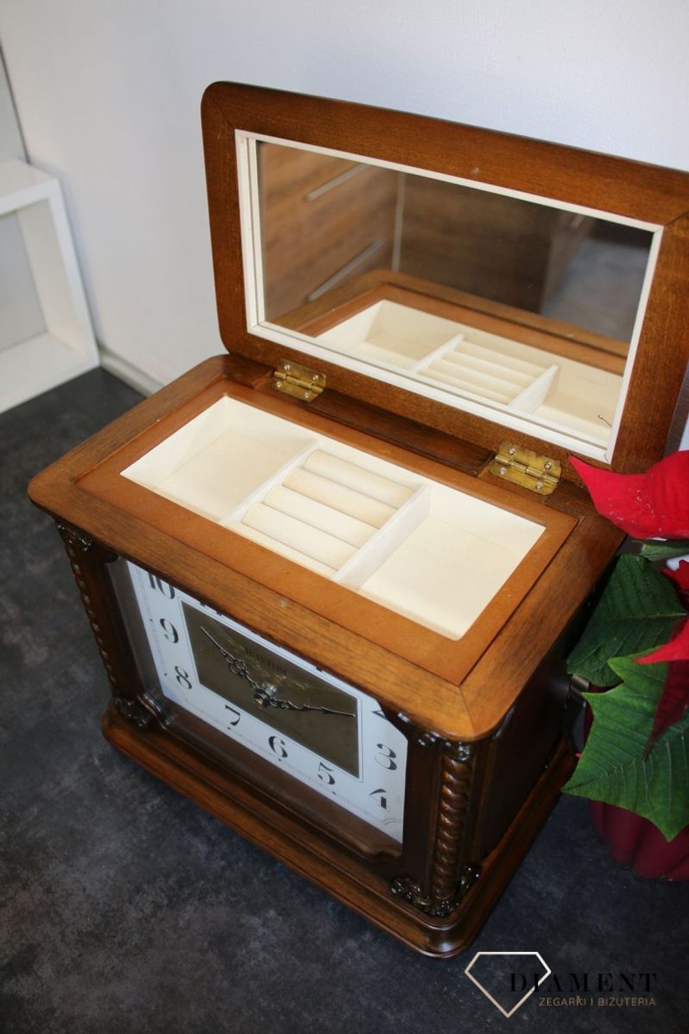 Zegar kominkowy Rhythm drewniany szkatułka na biżuterię i zegarki CRH224NR06. Zegar kominkowy schowek na pieniążki wyposażony jest w kwarcowy mechanizm, zasilany za pomocą baterii. Schowek na pieniądze, zegar (3).JPG