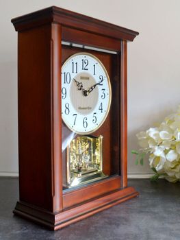 Elegancki zegar kominkowy RHYTHM CRH266UR06 z mechanizmem kwarcowym, kurantem, 16 melodiami i drewnianą obudową (1).JPG