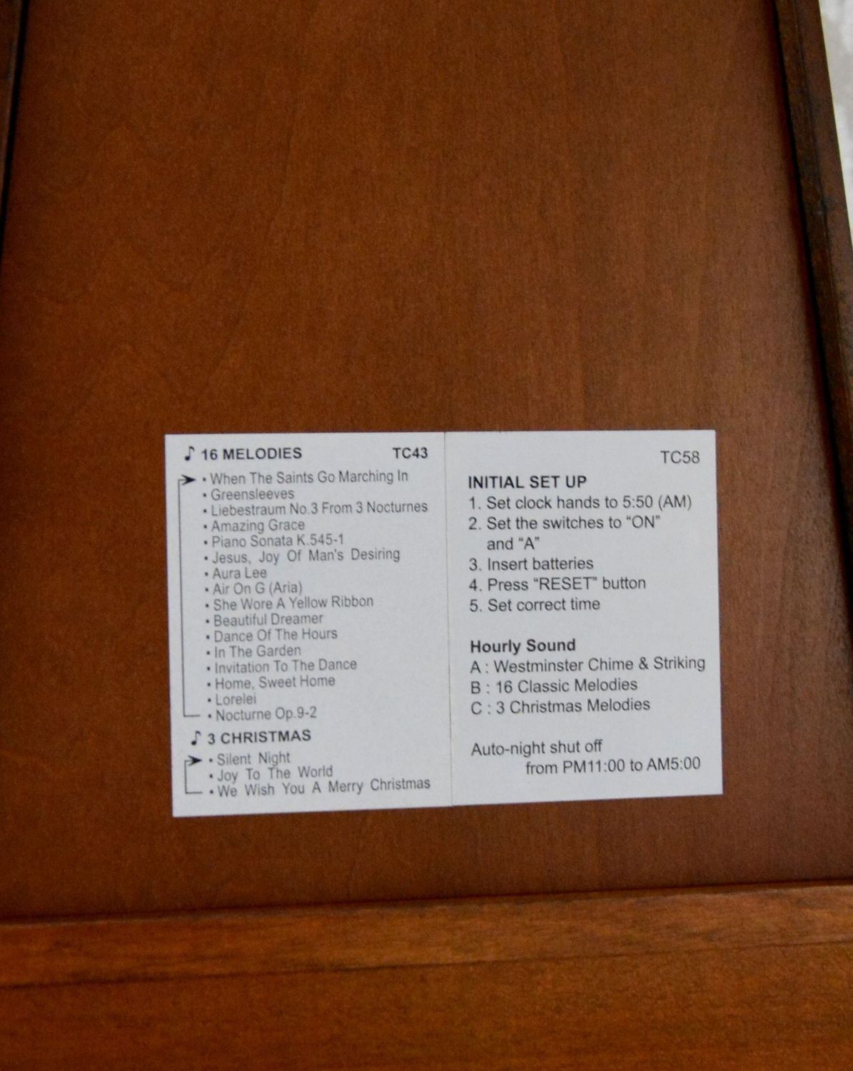 Efektowny zegar kominkowy drewniany RHYTHM Orzech CRJ749NR06.jpg