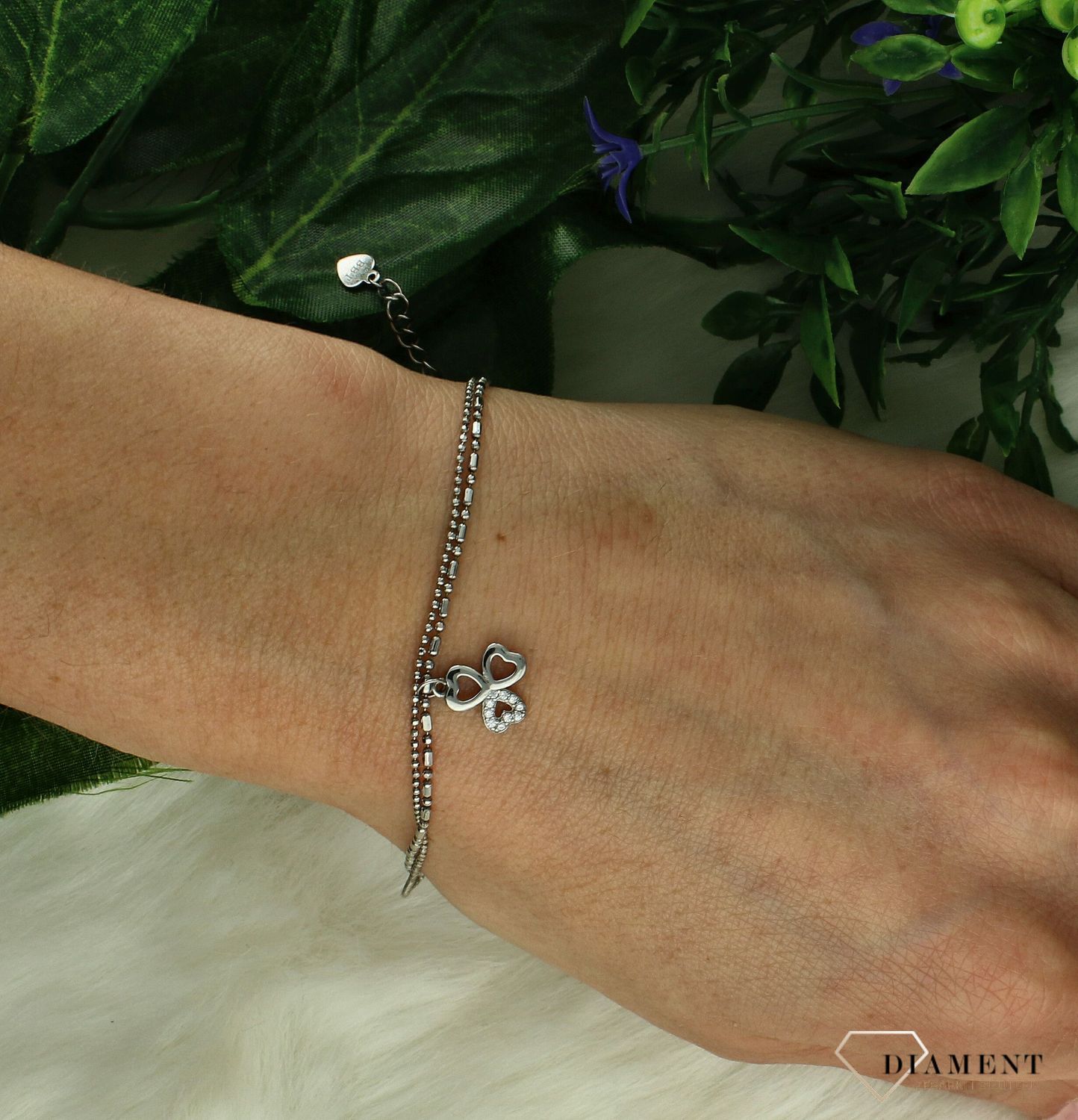 Srebrna bransoletka damska 925 trzy serduszka na podwójnym łańcuszku CSBZ017118.jpg