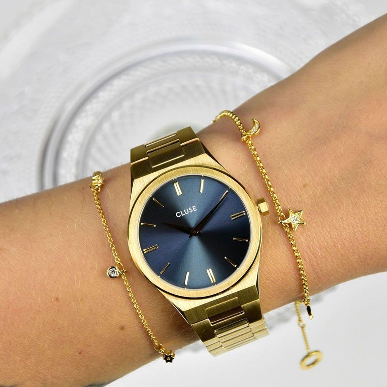 Zegarek damski na złotej bransolecie Cluse by Anna Maria Vigourex  CW0101210005 (1).jpg