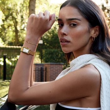 Elegancki zegarek damski Cluse CW15001 Belisenna z kopertą ze stali szlachetnej w złotym odcieniu, białą tarczą, mechanizmem kwarcowym i wodoszczelnością 5 ATM. Bransoleta G-Link z możliwością regulacji długości.4.jpg