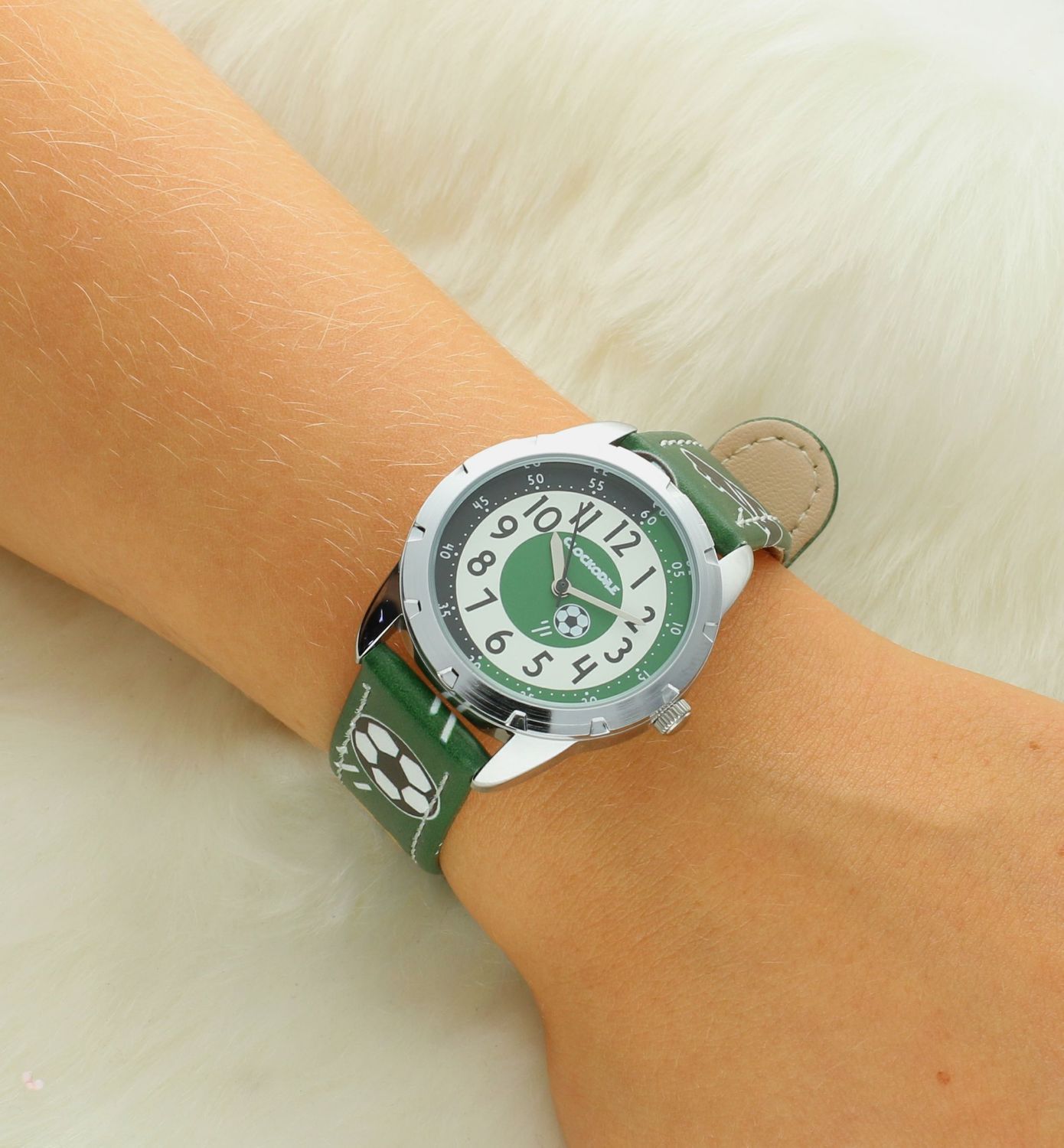 Zegarek Clockodile chłopięcy zielony CWB0071 PIŁKA NOŻNA. Zegarek chłopięcy Clockodile CWB0071 piłka nożna. Zegarek dla dziecka LAVVU CLOCKODILE CWB0071, wyposażony jest w kwarcowy mechanizm, zasilany za pomocą ba.jpg
