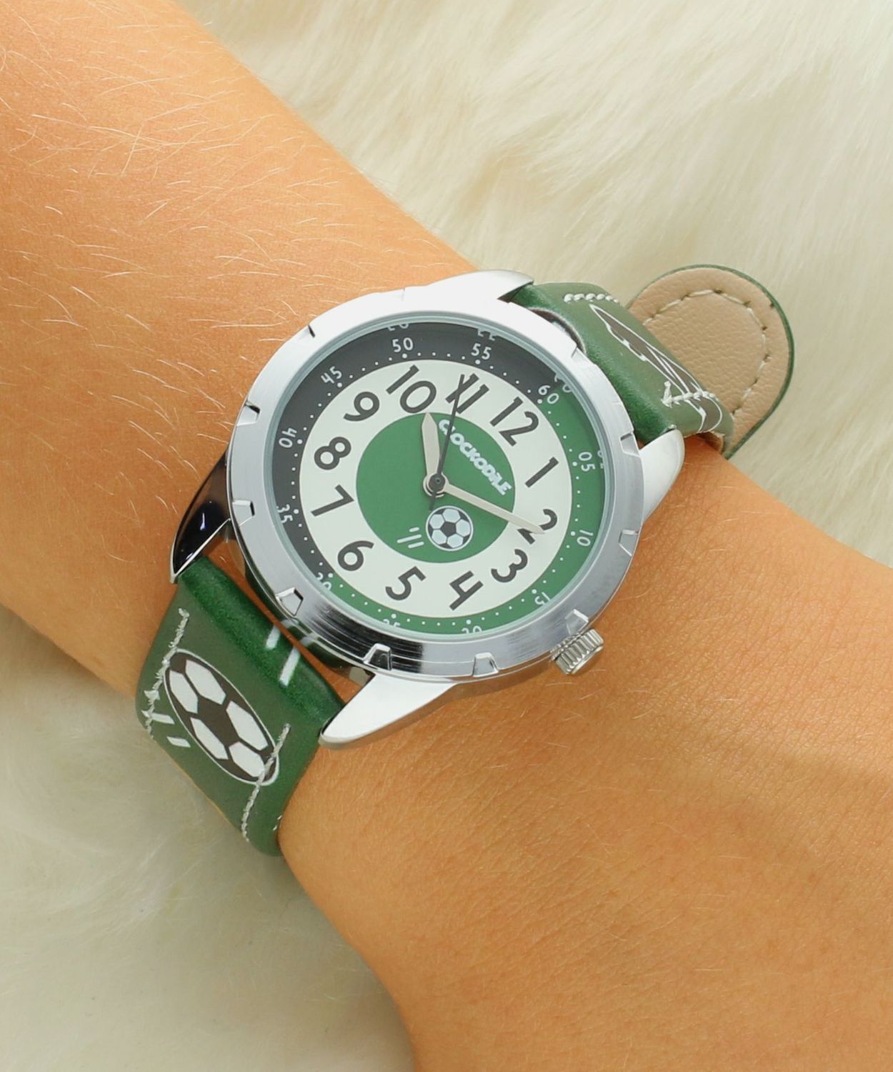 Zegarek Clockodile chłopięcy zielony CWB0071 PIŁKA NOŻNA. Zegarek chłopięcy Clockodile CWB0071 piłka nożna. Zegarek dla dziecka LAVVU CLOCKODILE CWB0071, wyposażony jest w kwarcowy mechanizm, zasilany za pomocą ba.jpg