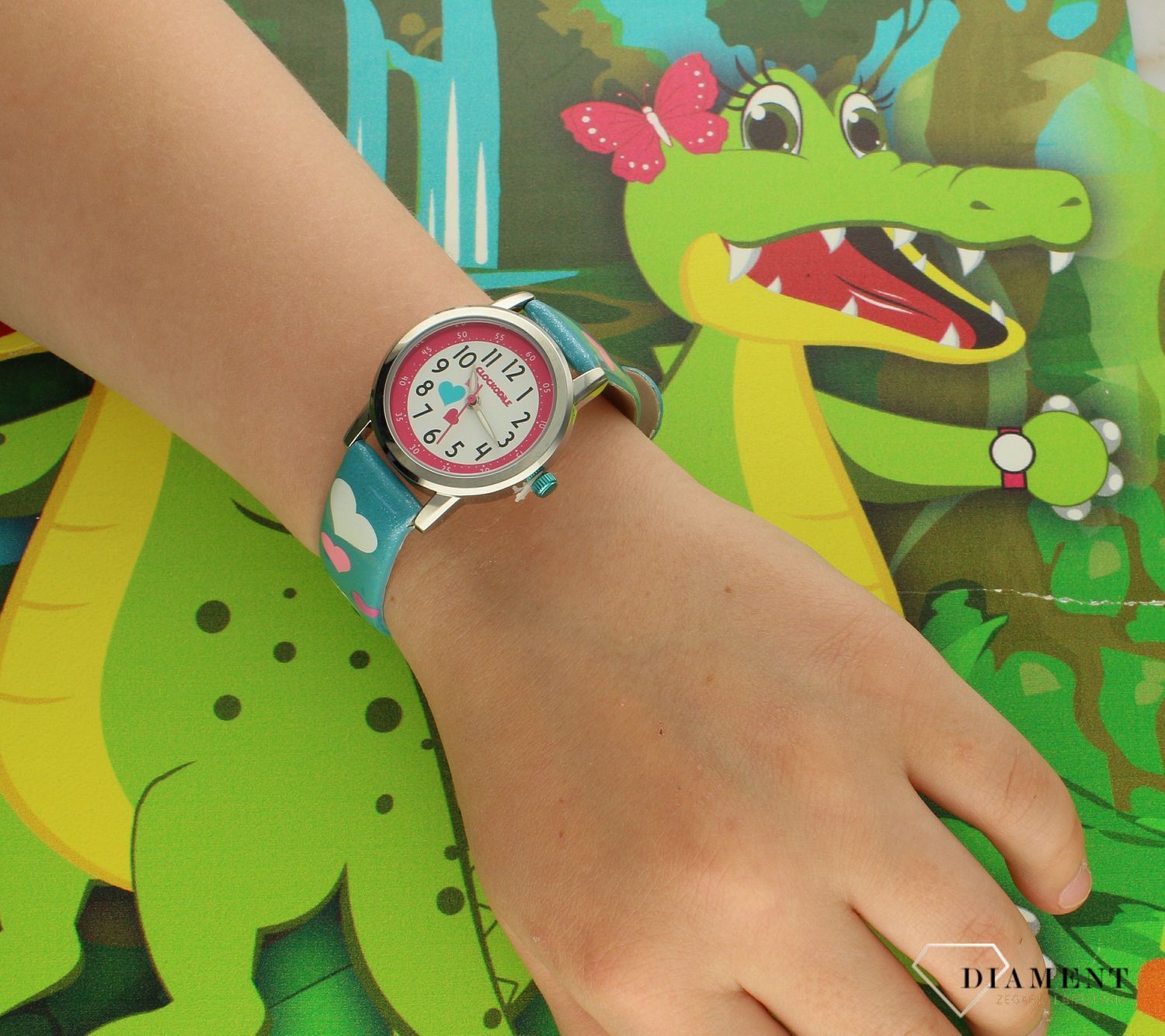 Zegarek dziecięcy dla dziewczynki 'Niebieski brokatowy z serduszkami' CWG5063. Zegarek dla dziecka LAVVU CLOCKODILE CWG5063 czerwony w serduszka na baterię. Zegarek dla dziecka. Dziecięcy pierwszy zegarek. Zegarek do łatwego odczy (4).jpg