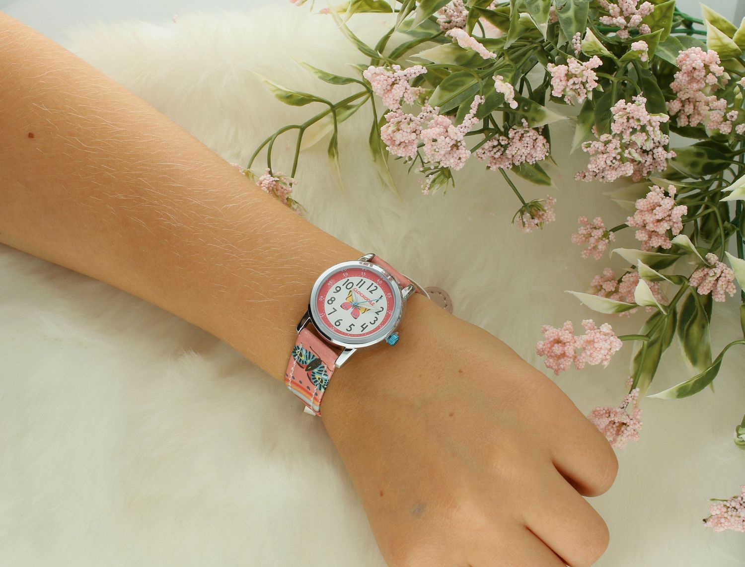 Zegarek Clockodile Różowy zegarek dla dziewczynek CWG5180 MOTYL Zegarek dla dziecka LAVVU CLOCKODILE CWG5180, wyposażony jest w kwarcowy mechanizm, zasilany za pomocą baterii. Mechanizm japoński mieści się w wyt (2).jpg