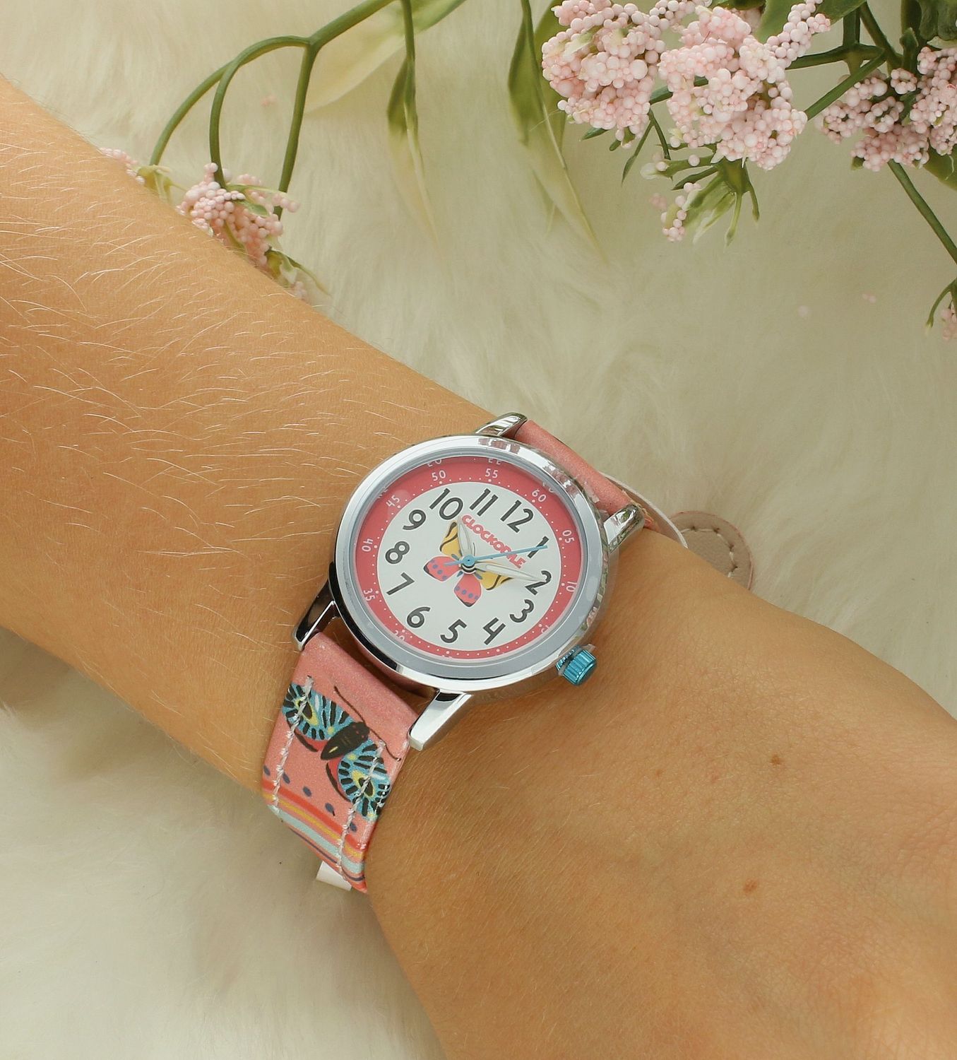 Zegarek Clockodile Różowy zegarek dla dziewczynek CWG5180 MOTYL Zegarek dla dziecka LAVVU CLOCKODILE CWG5180, wyposażony jest w kwarcowy mechanizm, zasilany za pomocą baterii. Mechanizm japoński mieści się w wyt (2).jpg