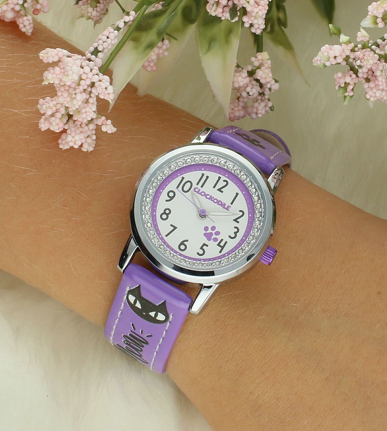 Zegarek dla dziewczynki CLOCKODILE CWG5190 kotki CWG5190, wyposażony jest w kwarcowy mechanizm, zasilany za pomocą baterii. Mechanizm japoński mieści się w wytrzymałej, okrągłej kopercie. Koperta wykonana z ALLOY’.jpg