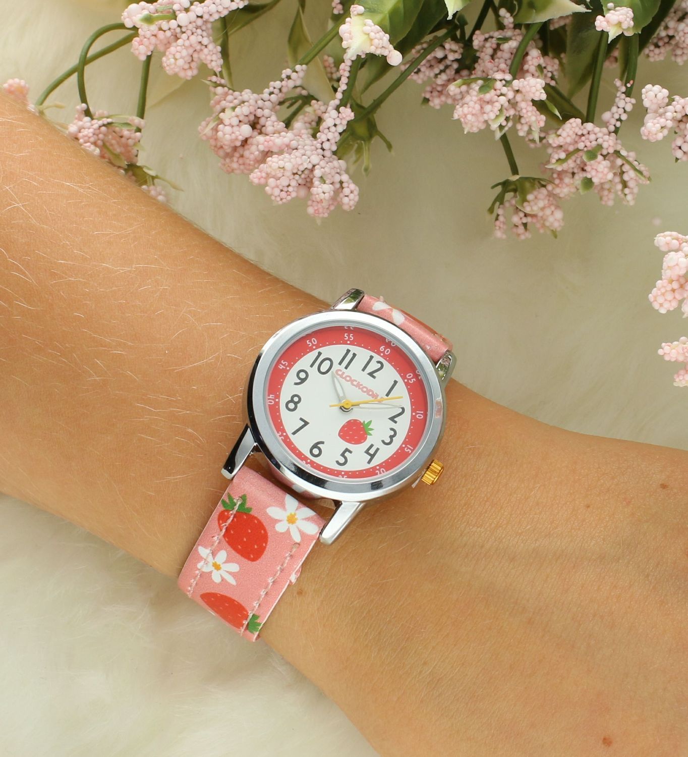 Zegarek Clockodile dziewczęcy różowy CWG5220 TRUSKAWKI.Zegarek dla dziewczynki Clockodile CWG5220 serduszka. Zegarek dla dziecka LAVVU CLOCKODILE CWG5220, wyposażony jest w kwarcowy mechanizm, zasilany za pomocą (2).jpg