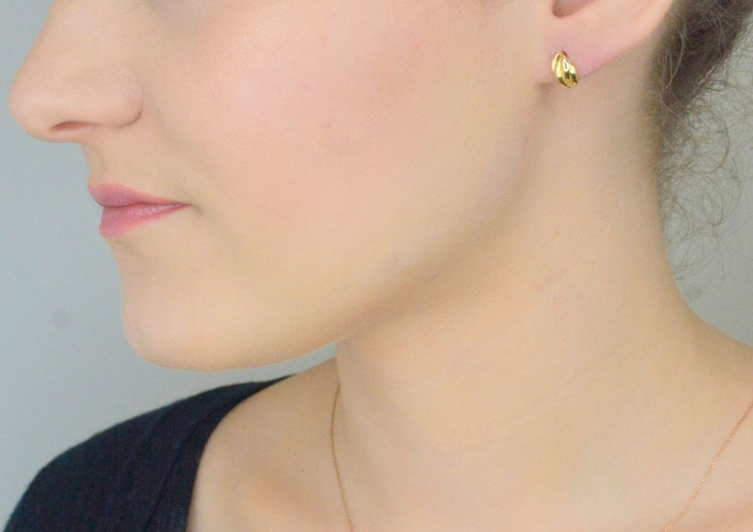 Kolczyki złote 585 pleciona elegancja DBK000000-046 Eleganckie, złote kolczyki wykonane z próby złota 585 o wadze około 1,26 g i długości 1 cm. Ich kształt jest uniwersalny, ponadczasowy a 1.jpg