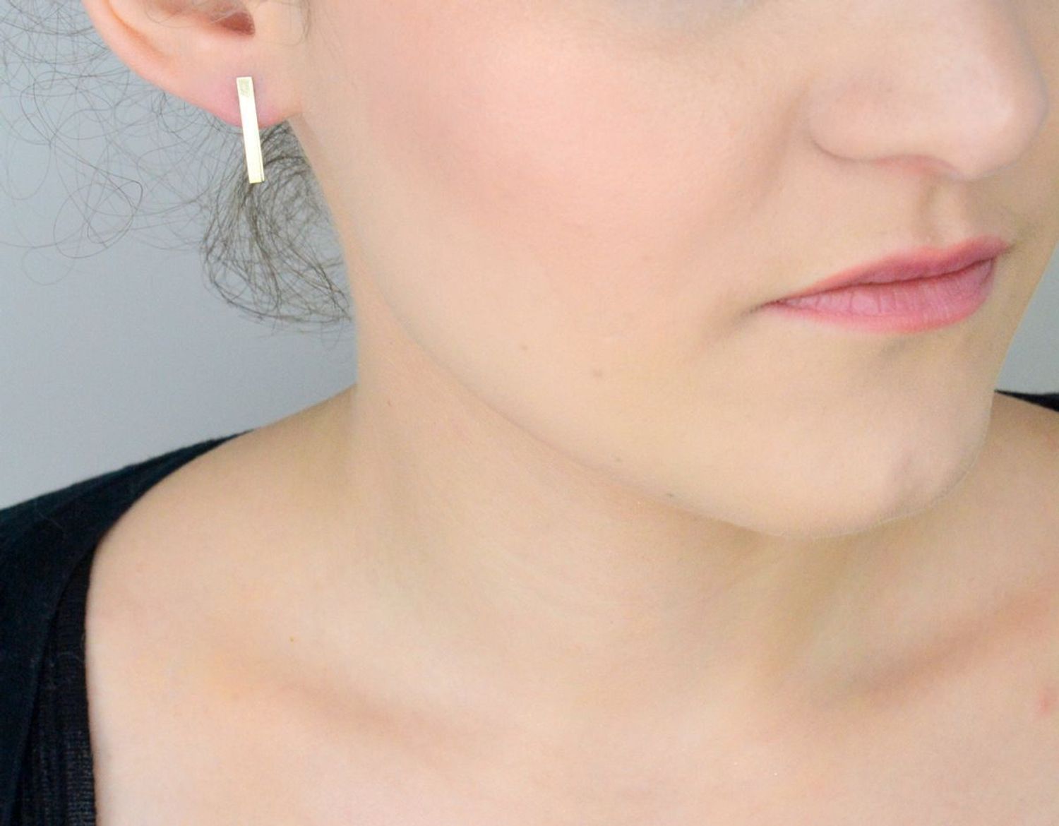 Kolczyki damskie złote prostokąty na sztyft 585 DBK000000-073 Kształt kolczyków jest uniwersalny, ponadczasowy a dzięki swojemu wyjątkowemu wykonaniu nadają się podczas 1.jpg