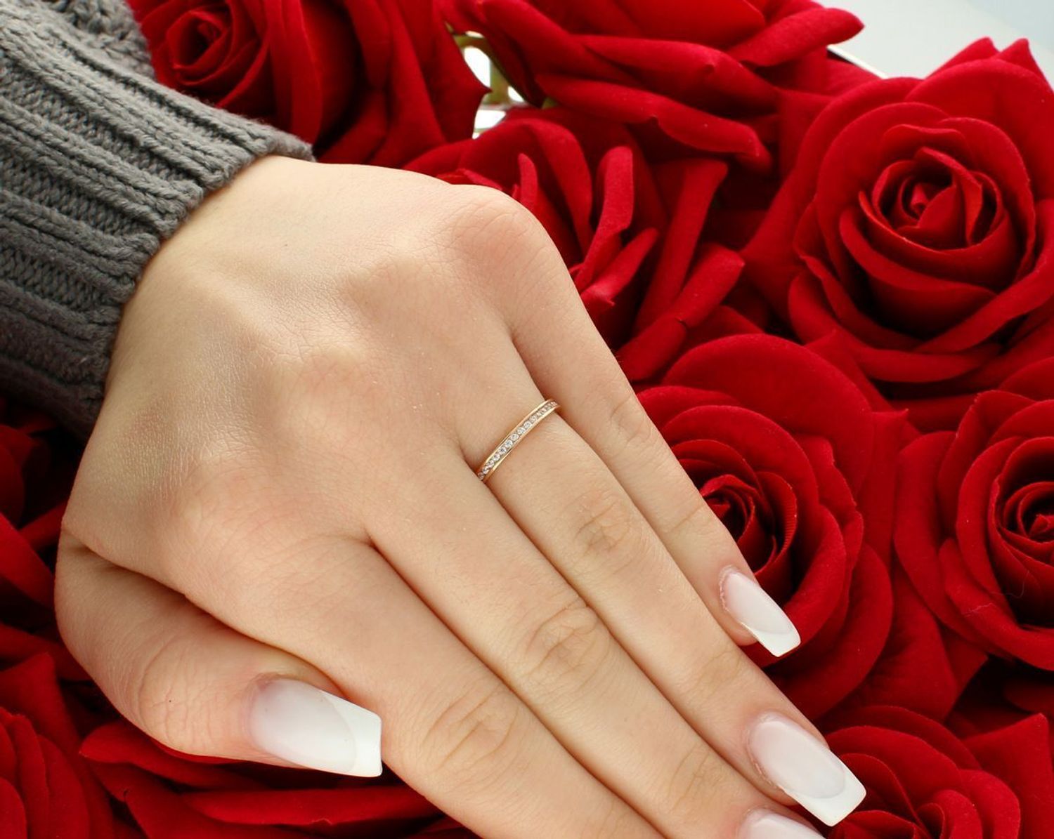 Pierścionek damski różowe złoto obrączka wysadzana cyrkoniami próba 585, rozmiar 11 DBP000000-058 Odkryj subtelny urok kobiecej elegancji z pierścionkiem damskim z różowego złota próby 585, 1.jpg