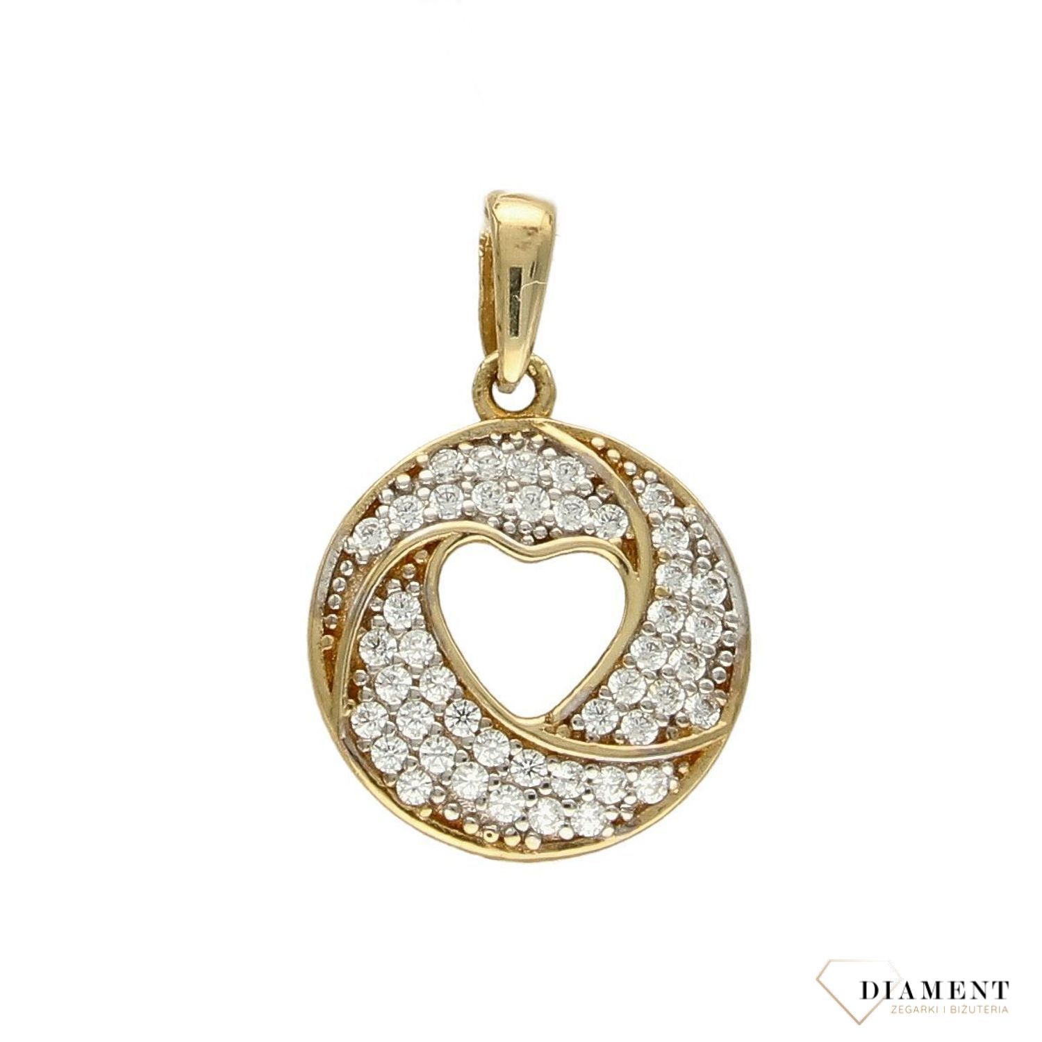 Piękna zawieszka serce w kółku z cyrkoniami. Zawieszkę wykonano ze złota próby 585 o wadze 1,20 gram. Do zawieszki można dobrać delikatny złoty łańcuszek (2).jpg