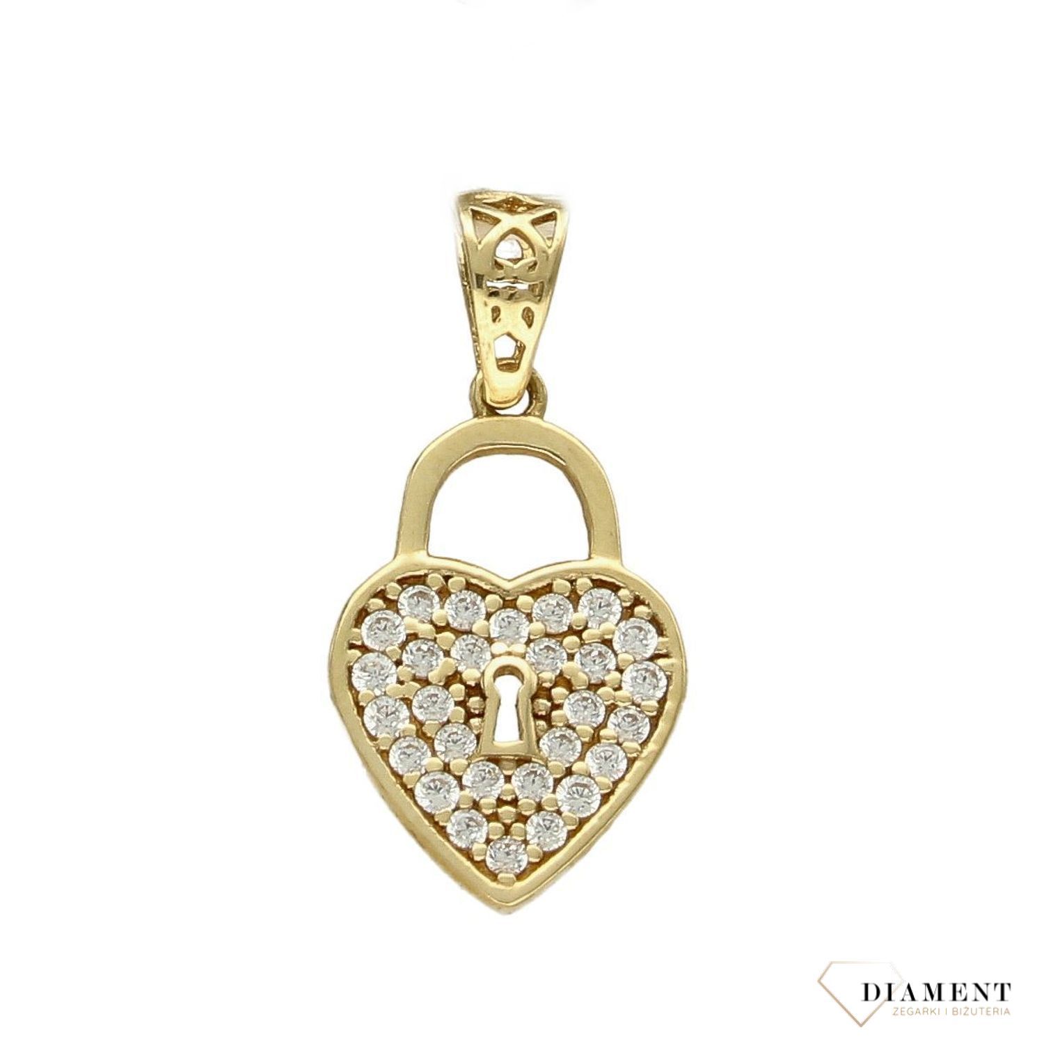 Piękna zawieszka w kształcie serca kłódki pokryta cyrkonią. Zawieszkę wykonano ze złota próby 585 o wadze 1,05 gram. Do zawieszki można dobrać delikatny złoty łańcuszek (2).jpg