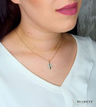 Złota zawieszka 333 aniołek ze skrzydełkami z białego złota to klasyczny element biżuterii mogącej pięknie ozdobić każdy kobiecy dekolt. To dodatek, który pozwala uatrakcyjnić wizerunek..JPG