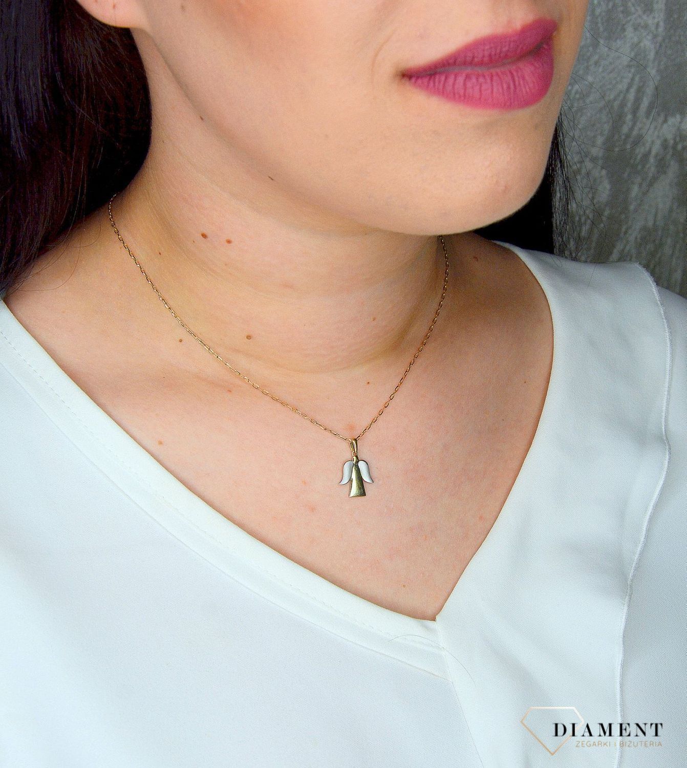 Złota zawieszka 333 aniołek ze skrzydełkami z białego złota DBZ000000-012.jpg