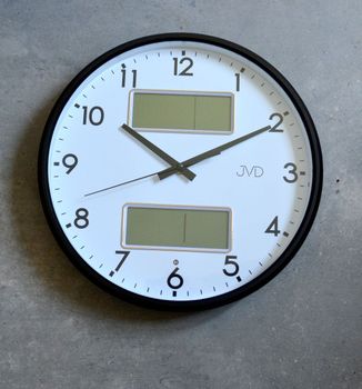Zegar ścienny z termometrem, wilgotnościomierz, czujnik światła JVD DH239.2 32 cm. Czytelny okrągły podświetlany zegar ścienny z datownikiem (2).JPG