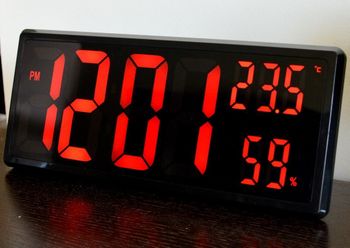 Zegar cyfrowy LCD JVD termometrem i higrometrem Czerwone cyfry DH308.1. ⏰ Alarm ⏰ Data ⏰ Termometr ⏰ Higrometr ⏰ Czujnik oświetlenia (3).JPG