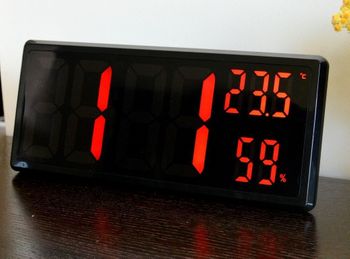 Zegar cyfrowy LCD JVD termometrem i higrometrem Czerwone cyfry DH308.1. ⏰ Alarm ⏰ Data ⏰ Termometr ⏰ Higrometr ⏰ Czujnik oświetlenia (4).JPG