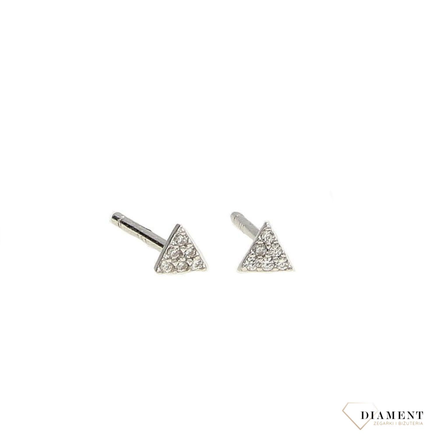 Kolczyki srebrne trójkąciki Infinity z cyrkonią.jpg