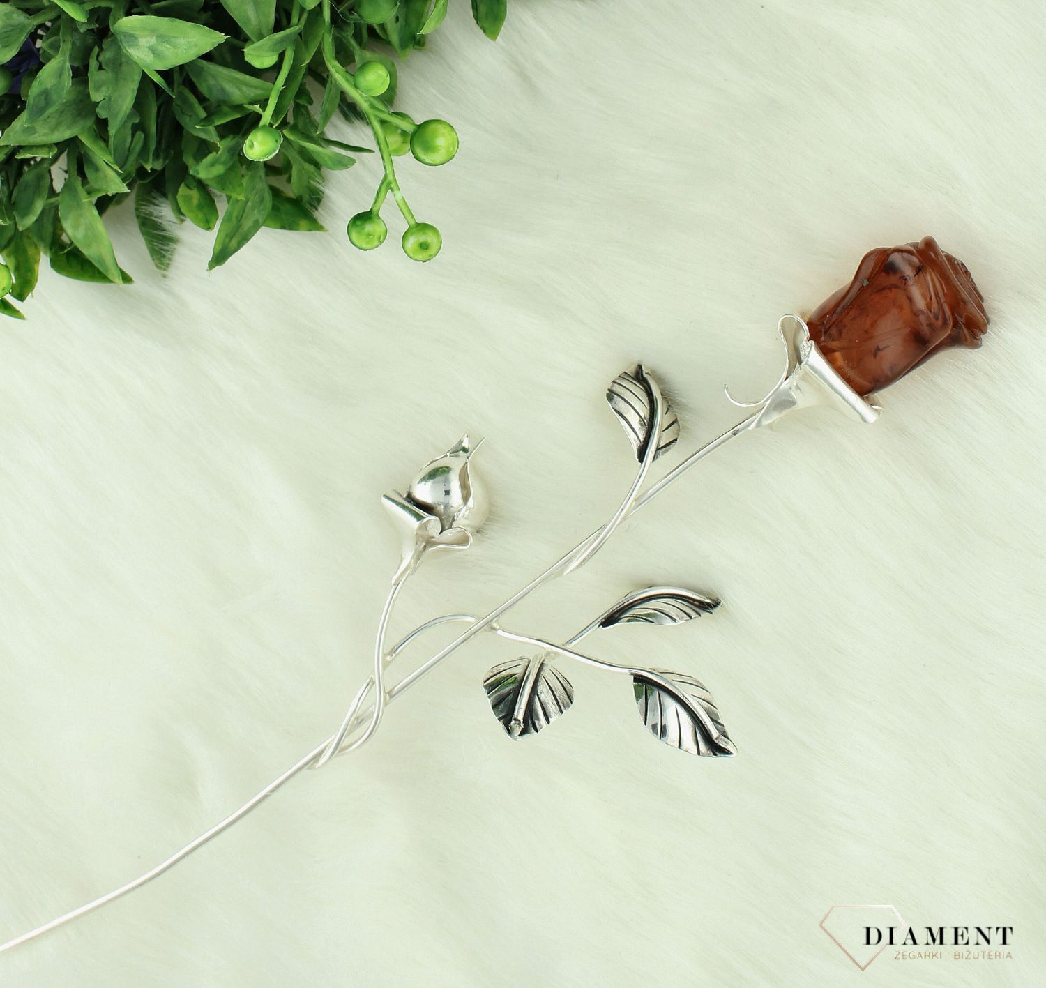 Srebrna róża z bursztynu bałtyckiego na prezent 19,5 cm DIA-11366-RÓŻA-925. Srebrna róża z bursztynem to idealny prezent na wszelkie okazje, zaręczyny, złote gody, obchody, lecie, urodziny, rocznice oraz dekorację do wazonu.1.jpg