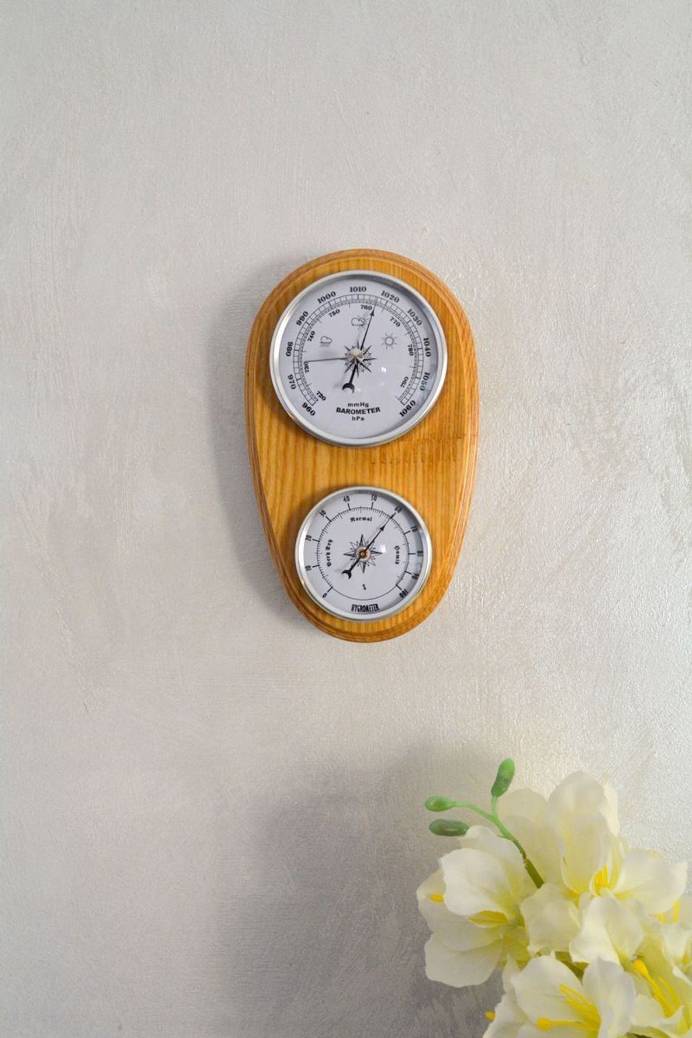 Drewniana stacja pogody Barometr JVD BA231.68.  Stacja pogody barometr. Drewniany barometr ścienny. Wiszący barometr na ścianę. Barometr ścienny drewniany..jpg