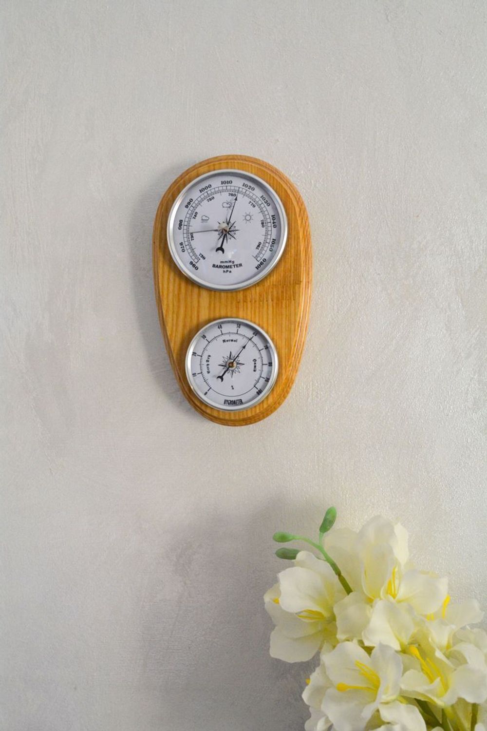 Drewniana stacja pogody Barometr JVD BA231.68.  Stacja pogody barometr. Drewniany barometr ścienny. Wiszący barometr na ścianę. Barometr ścienny drewniany..jpg