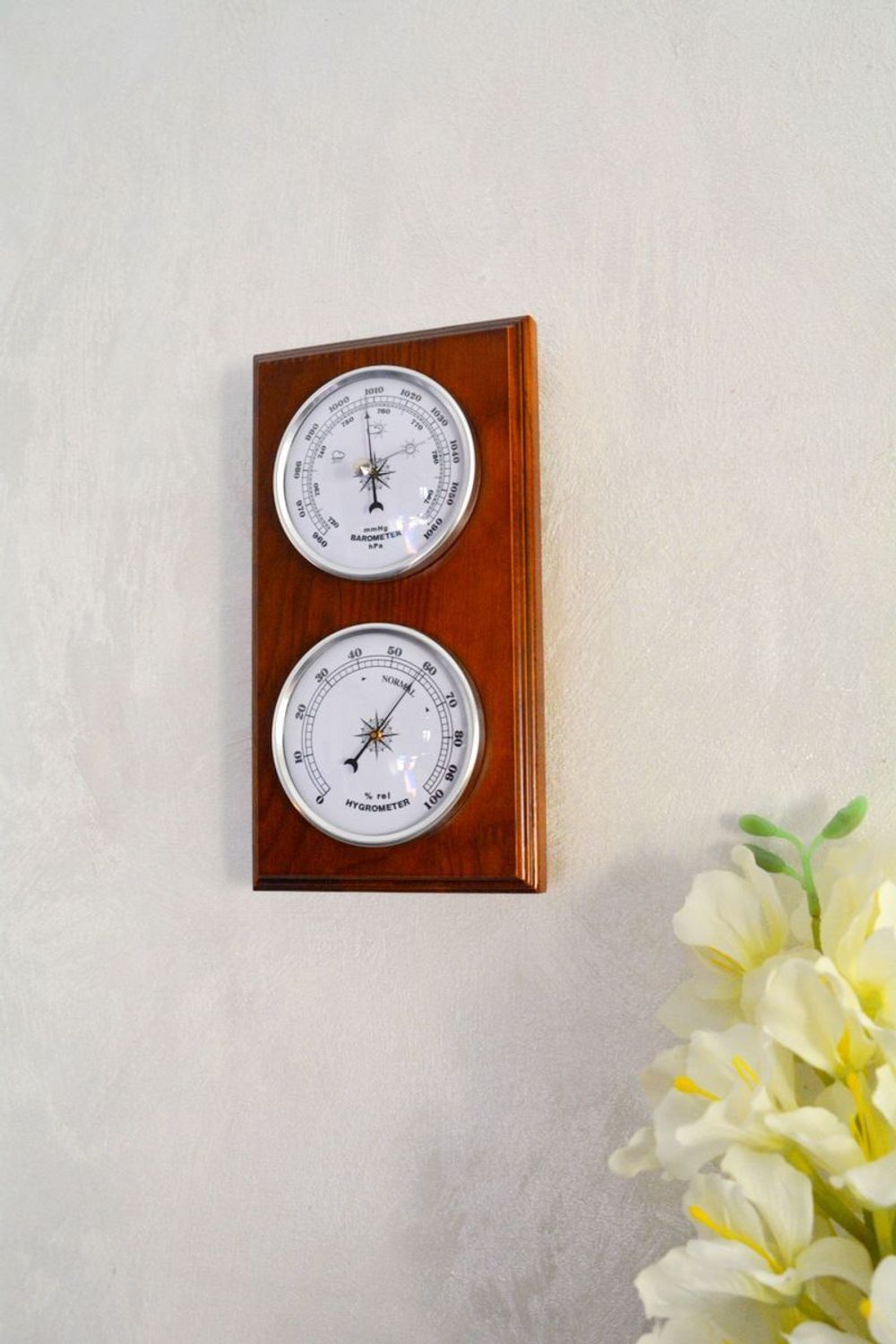 Drewniana stacja pogody Barometr JVD BA232.11. Stacja pogody barometr. Drewniany barometr ścienny. Wiszący barometr na ścianę. Barometr ścienny drewniany..jpg