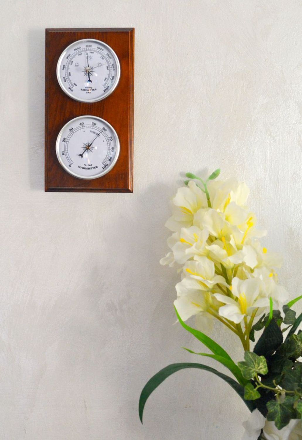 Drewniana stacja pogody Barometr JVD BA232.11. Stacja pogody barometr. Drewniany barometr ścienny. Wiszący barometr na ścianę. Barometr ścienny drewniany..jpg