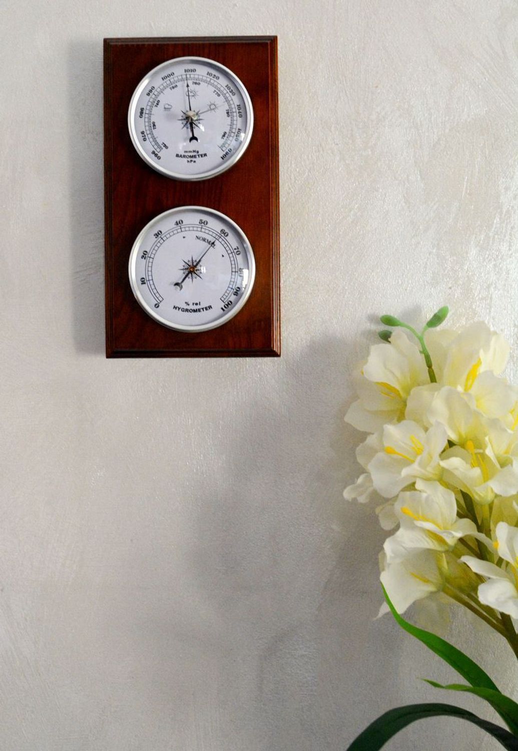 Drewniana stacja pogody Barometr JVD BA232.11. Stacja pogody barometr. Drewniany barometr ścienny. Wiszący barometr na ścianę. Barometr ścienny drewniany..jpg