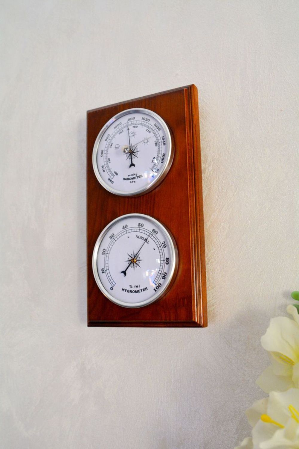 Drewniana stacja pogody Barometr JVD BA232.11. Stacja pogody barometr. Drewniany barometr ścienny. Wiszący barometr na ścianę. Barometr ścienny drewniany..jpg