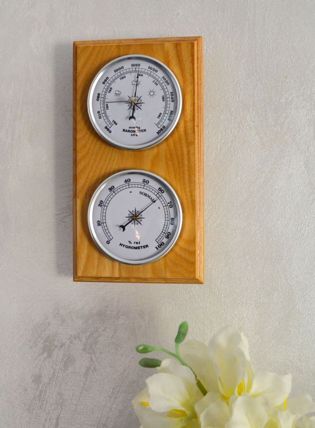 Drewniana stacja pogody Barometr JVD BA232.68. Stacja pogody barometr. Drewniany barometr ścienny. Wiszący barometr na ścianę. Barometr ścienny drewniany..jpg