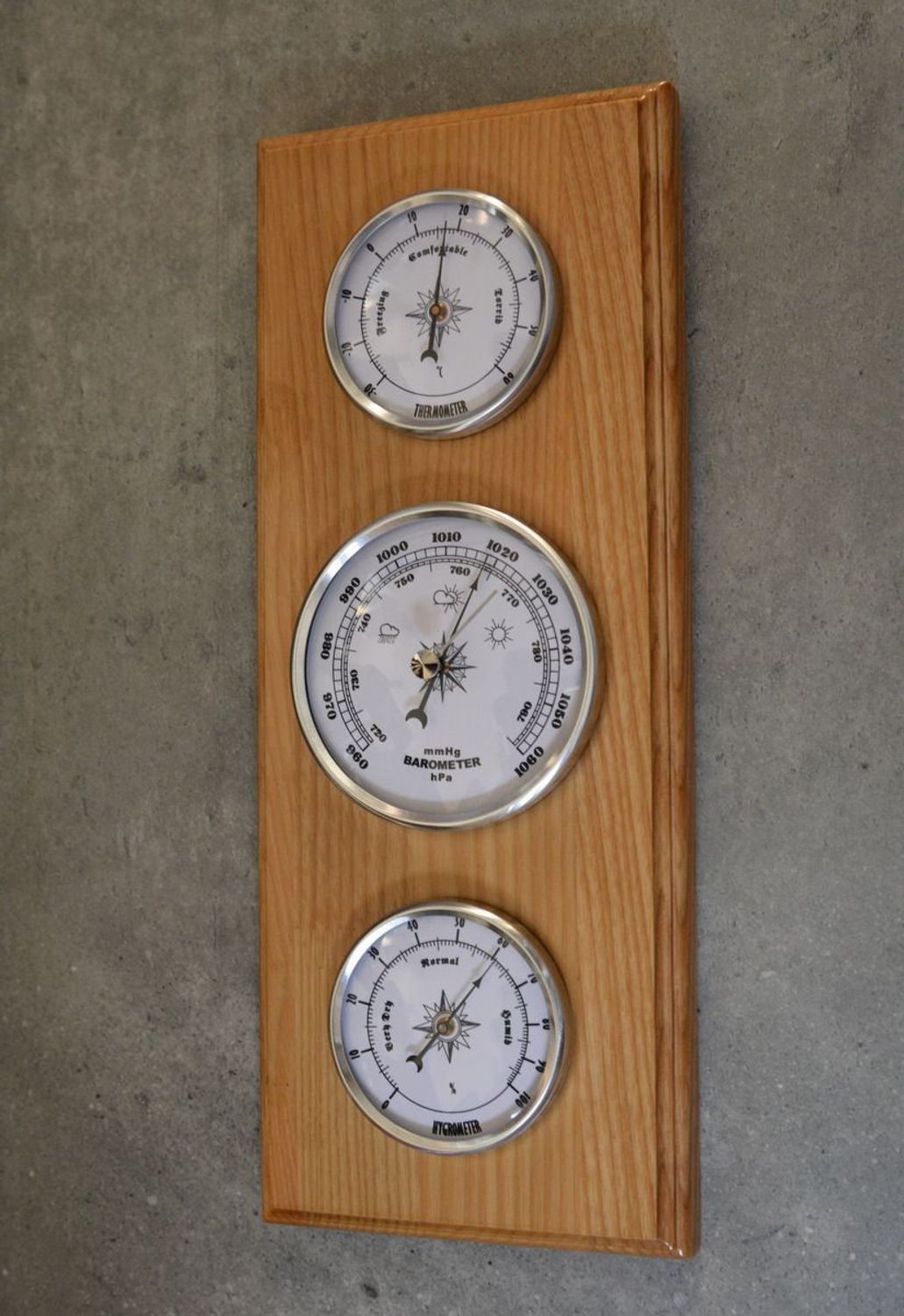 Drewniana stacja pogody JVD Barometr Higrometr Termometr BA233.68.jpg