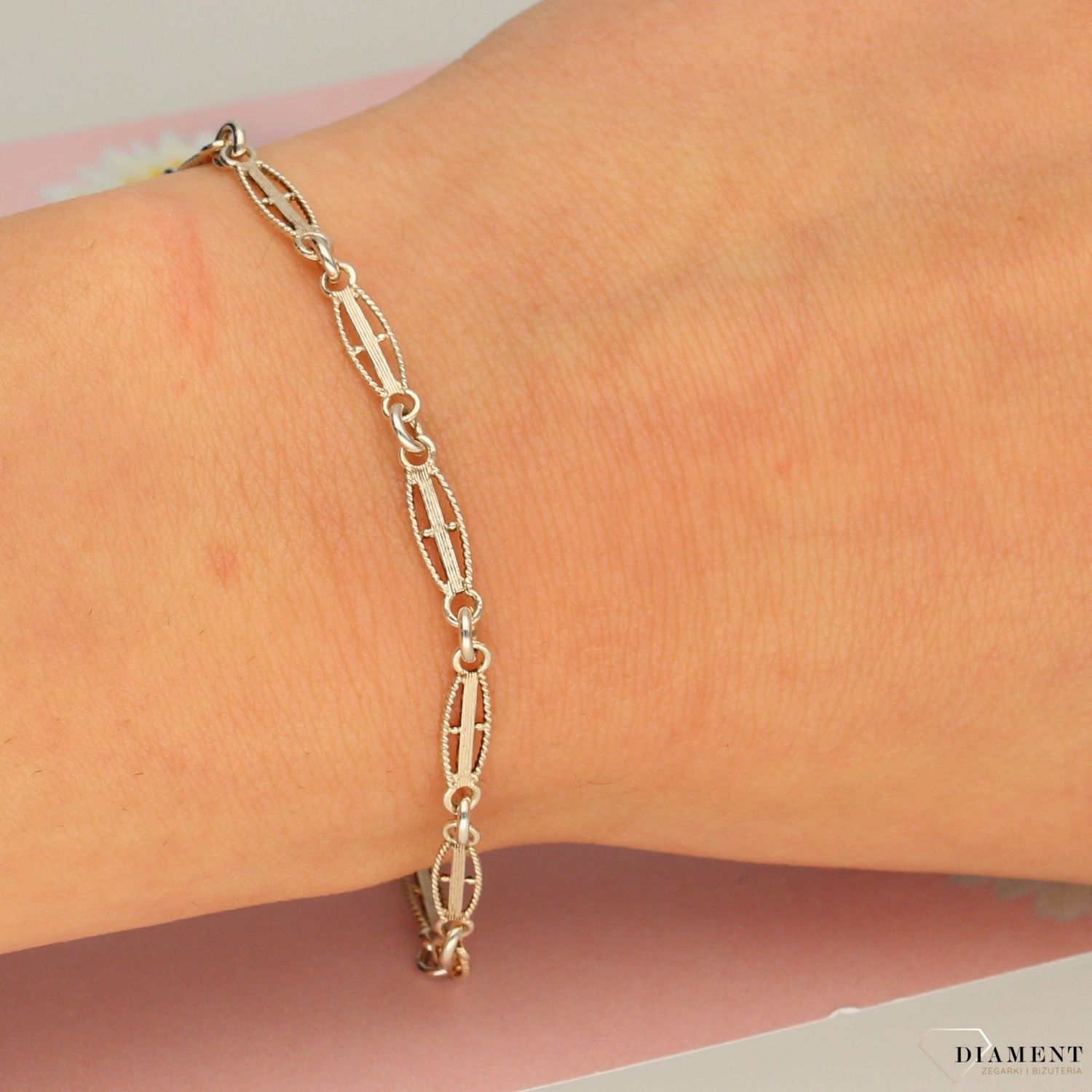 Srebrna bransoletka ażurowa prosty wzór. Srebrna bransoletka ażurowa o prostym wzorze (2).jpg