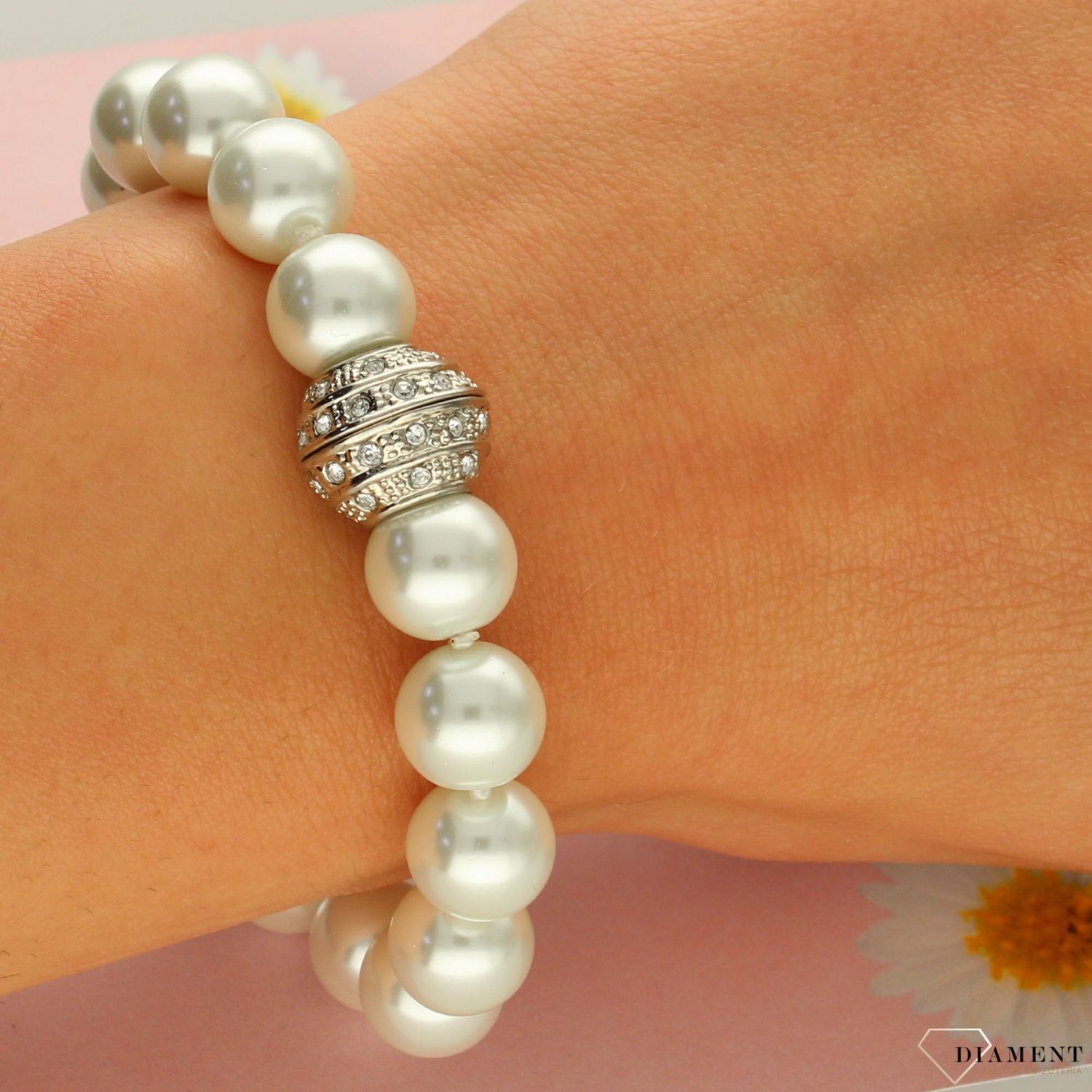 Bransoletka damska perłowe koraliki z ozdobną kuleczką w cyrkonii  (1).jpg