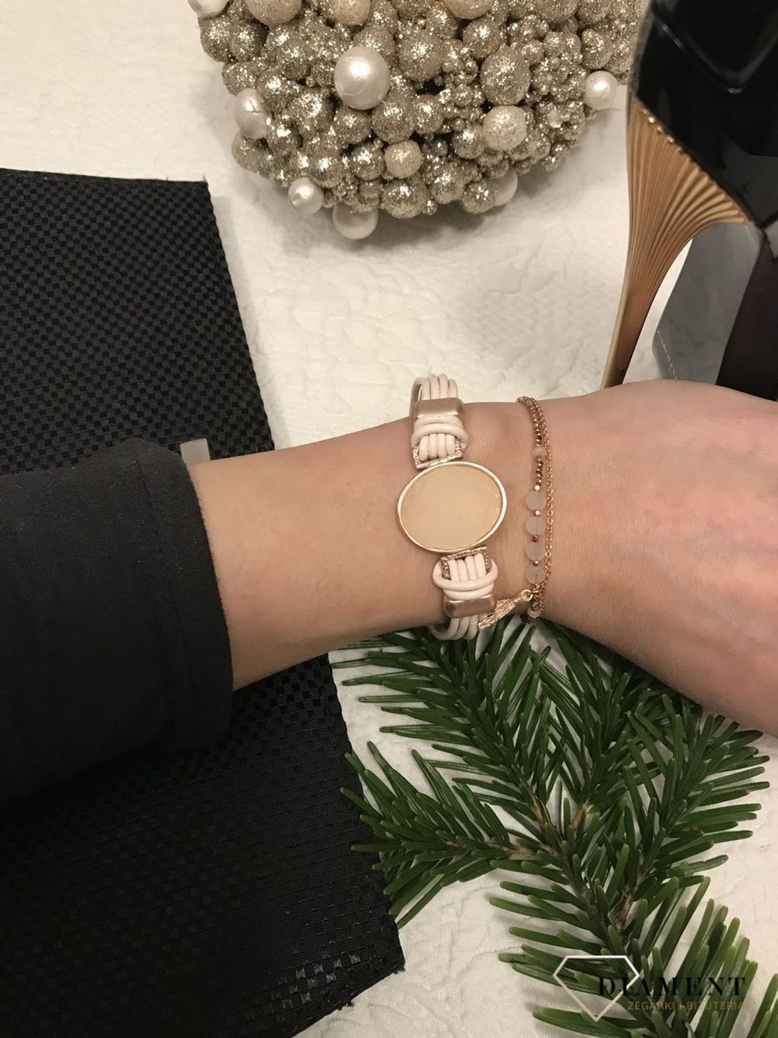 Bransoletka damska pudrowy róż szeroka z kryształem BRASICI009902200 4.jpg