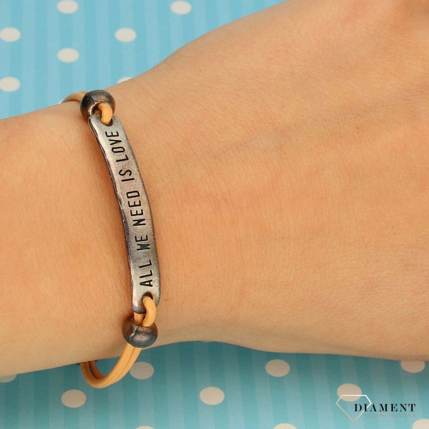 Bransoletka damska z blaszką 'Wszystko czego potrzebujemy to miłość' DIA-BRA-0200-MET (2).jpg
